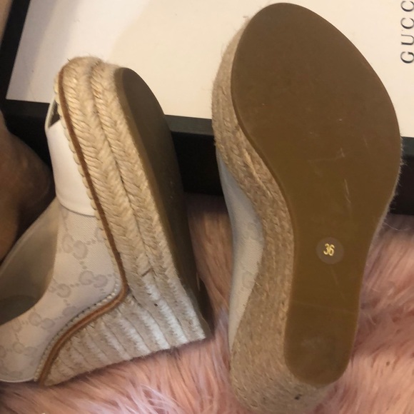 - Authentic Gucci Cream and Canvas Wedge Esp… - Picture 5 of 6